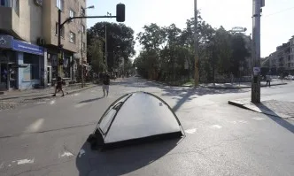 50 души блокират 3 ключови кръстовища в София