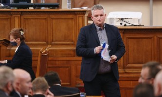 Трябва задължително да има текст който да е между това