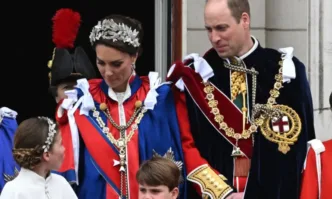 Майка и дъщеря: Принцеса Кейт и принцеса Шарлот с подобни корони от кристални листа (СНИМКИ)