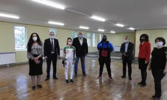 Министър Кралев продължава инспекцията на спортни обекти