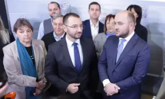 По предложение на общинските съветници от ГЕРБ СДС Георги Георгиев Мирослав