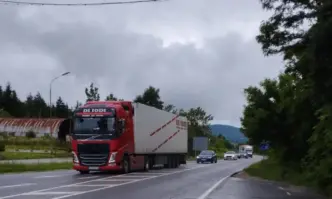 Спират движението на камиони и коли с ремаркета през прохода Петрохан от другата седмица