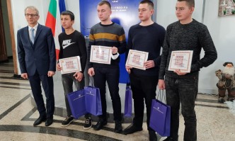 Гордея се че България има младежи като вас Възхищавам се