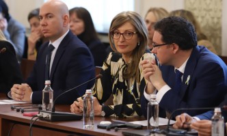 Екатерина Захариева: Липсват реформи, управляващите се оправдават за всичко с войната