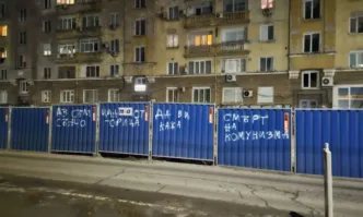 Протестиращите жители на района в който въпреки недоволството бяха изсечени