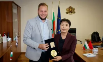 Зам.- министър Петър Младенов се срещна с посланика на Китай Дай Цинли