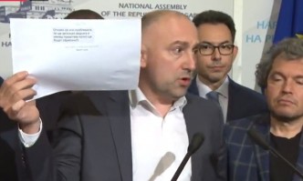 От Фейсбук профила на Соня КолтуклиеваЛюбомир Карамански обяви в парламента