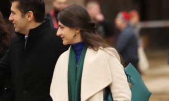 Премиерът Кирил Петков и началникът на кабинета му Лена Бориславова