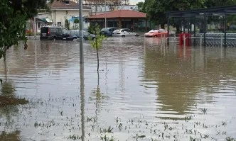 Пороен дъжд наводни улици и булеварди в Благоевград