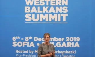Захариева се надява до 6 месеца Северна Македония и Албания да имат зелена светлина за преговори с ЕС