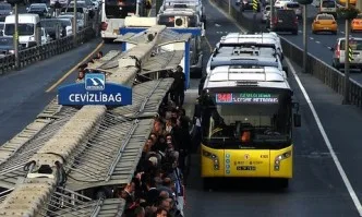 Автобус се вряза в пешеходци в Истанбул