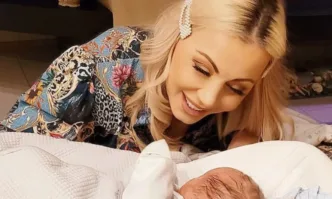 52 годишната звезда открито говори за дългогодишната си борба да стане