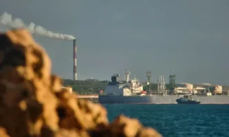 Британските сили прехванаха в неделя санкциониран петролен танкер принадлежащ на