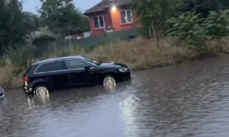 Закъсали автомобили в Русе заради проливните дъждове