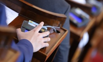 Очаква се днес да се решат проблемите в АПИ Парламентът