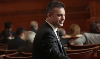 Ангелов, ВМРО: Искаме намаляване на 50% на депутатските заплати до изтичане на извънредното положение