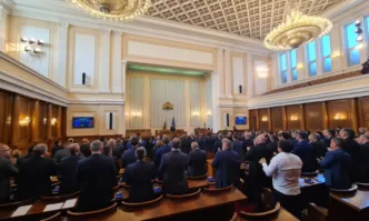 Ден трети на първото заседание на парламента в опит да