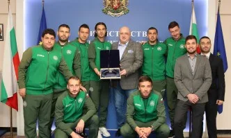 Красен Кралев награди световните вицешампиони по футбол 5