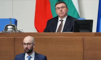 Депутатите приеха на първо четене удължителния закон за бюджета в пленарна зала Преди
