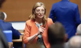 Парламентът прекрати пълномощията на Екатерина Захариева като народен представител За