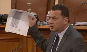 Ченчев алармира: Служебното правителство изпраща заплашителни есемеси на депутат от БСП