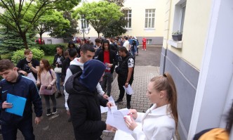 МОН публикува отговорите на всички въпроси от днешната матура по