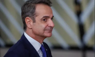 Гръцкият министър председател Кириакос Мицотакис призова жителите на остров Санторини да