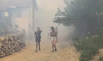 Пожар край ямболското село Воден Хората се евакуират сами пише