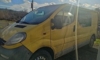 Гранични полицаи от Бургас са задържали след преследване микробус с