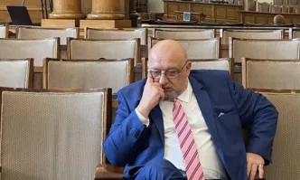 Кралев: Защо Асен Василев взима решения от името на ДБ и БСП в парламента?