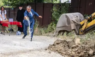 Кметът на Благоевград Илко Стоянов направи първа копка и даде