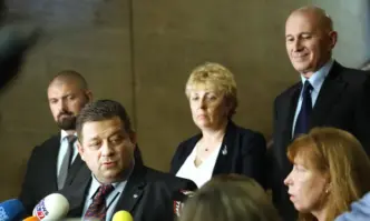 Независими депутати отцепили се от разпадналата се парламентарната група на