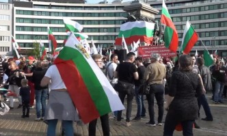 Възраждане на протест пред парламента, искат оставката на кабинета (СНИМКИ)