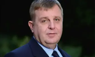 Красимир Каракачанов: Управлението на сглобката води до изпразнени складове и намалена боеспособност на БА