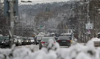 Зимата се завръща, АПИ предупреждава: Тръгвайте с подготвени автомобили