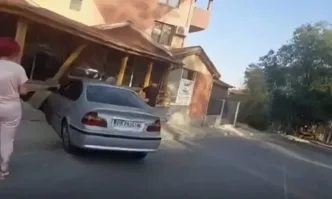 Кола влетя в закусвалня в Асеновград. По чудо няма пострадали