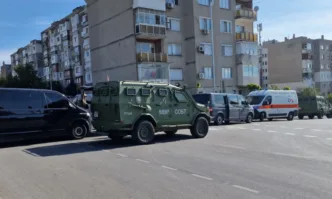 Поискаха задържане под стража за барикадиралия се мъж в Казанлък
