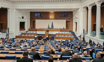 След 18 часов работен ден изпълнен с напрежение и спорове депутатите