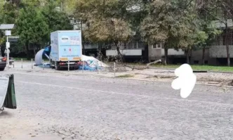 Камион се вряза в спирка в София, има жертва (СНИМКИ/ОБНОВЕНА)