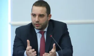 Обсъжда се създаване резерв от онколекарства коментра за Труд  изпълнителният директор