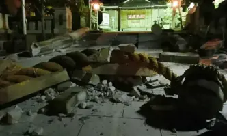 Двама са загинали а 60 са били вторичните земетресенияХиляди хора