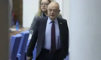 Лидерът на ДСБ ген Атанас Атанасов бе изловен в пленарна