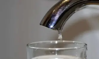 Замърсяване влошаване на хабитатите климатични промени и прекомерна употреба на