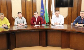 Доброволци и община Русе са провели среща за координиране на