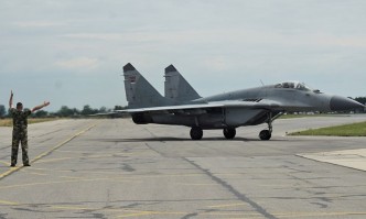 Бомбена заплаха за пътнически самолет вдигна българските изтребители МиГ 29 от
