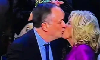Целувка между първата дама на САЩ Джил Байдън и съпруга