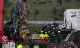 Взети са ДНК проби от 57 тела открити досега след влаковата