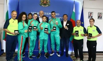 Mинистър Кралев награди медалистите от Европейското първенство по бокс за юноши и девойки