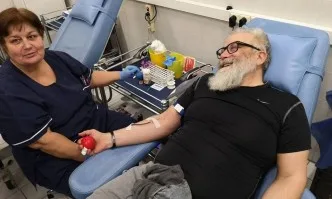 Директорът на Свети Кирил дари кръв на нуждаещи се (СНИМКИ)