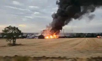 Товарен влак с цистерни с дизел гори в близост до Симеоновград - (ВИДЕО)